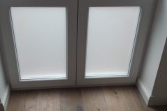 Glastür mit matter Folierung